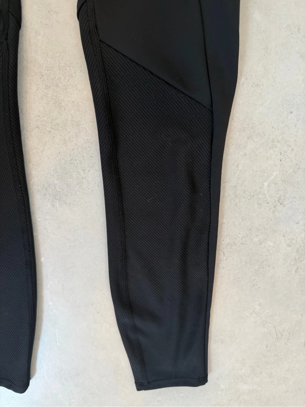 Alo Yoga High-Waist Black Leggings w/ Mesh Panels & Side Pockets